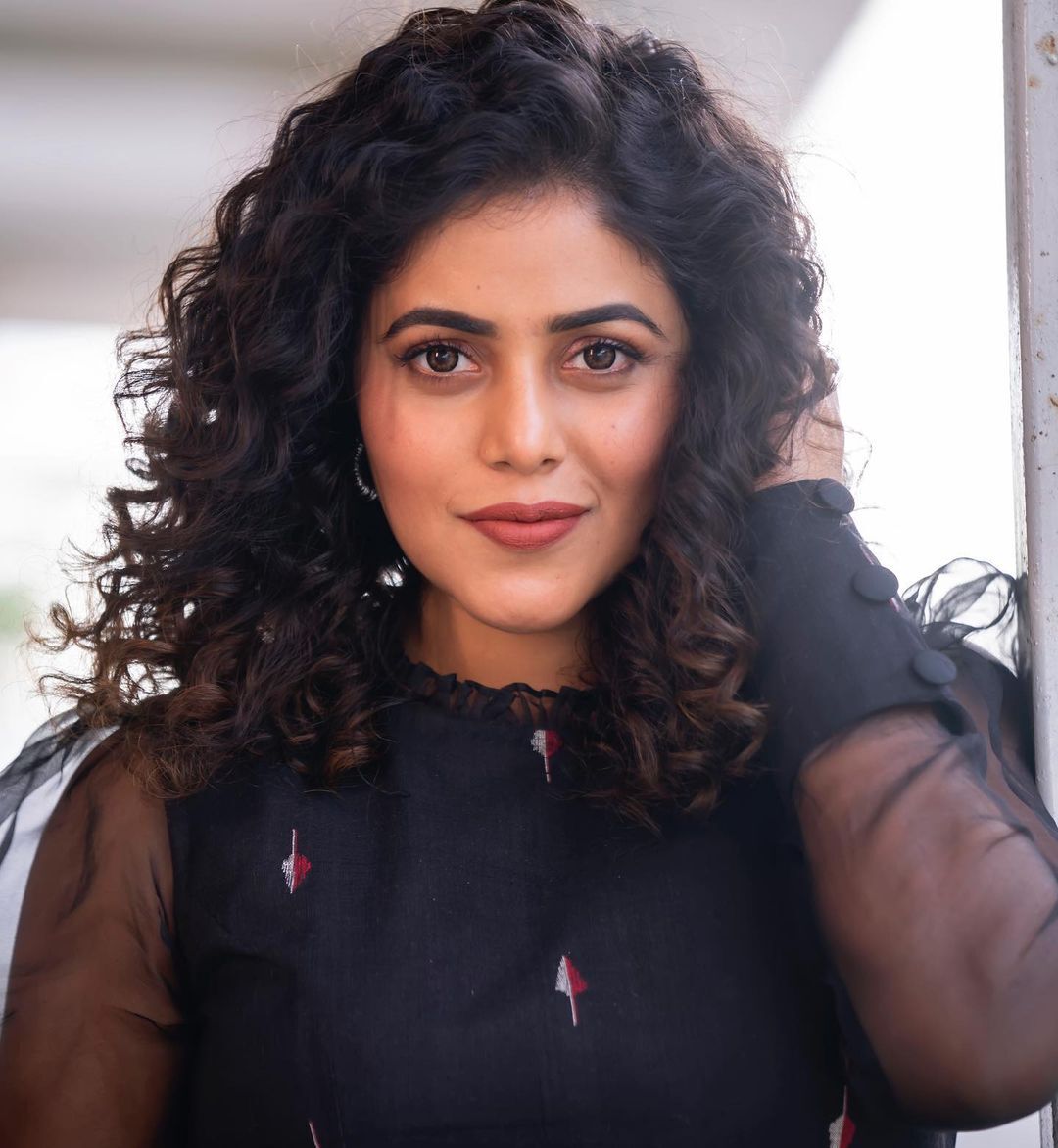 സ്റ്റൈലിഷ് മേക്കോവറിൽ ഷംന കാസിം... പുതിയ സിനിമയിലെ ലുക്കാണോ എന്ന് ആരാധകർ