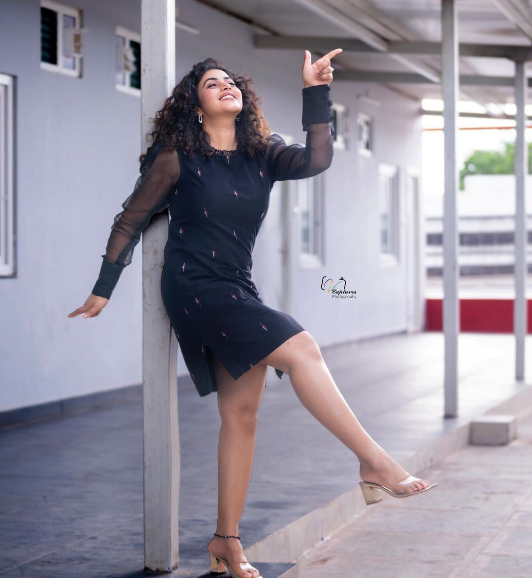 സ്റ്റൈലിഷ് മേക്കോവറിൽ ഷംന കാസിം... പുതിയ സിനിമയിലെ ലുക്കാണോ എന്ന് ആരാധകർ