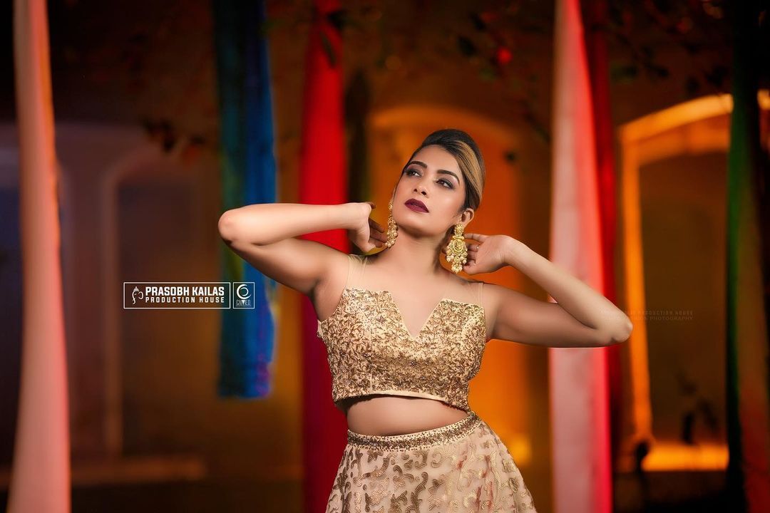 Dilsha Prasanann:ട്രെഡീഷണൽ ലുക്കിൽ ദിൽഷ; വിജയദശമി ആശംസകളുമായി ബിഗ്ഗ് ബോസ് താരം