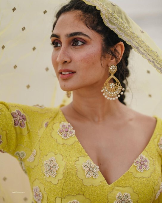 Bollywood Actress Deepti Sati Set Internet On Fire With Latest Photos