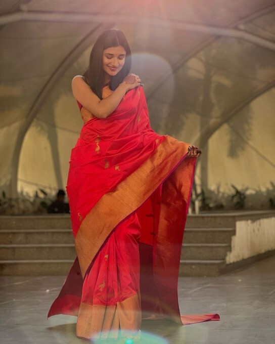 Bollywood Actress Kanika Mann Looks Stunning In Saree