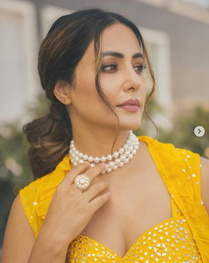 Check Out Actress Hina Khan Looks Stunning In Yellow Dress