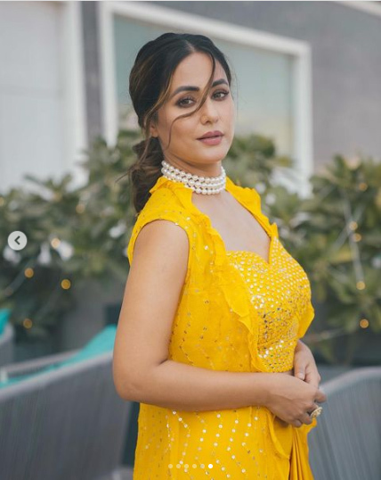 Check Out Actress Hina Khan Looks Stunning In Yellow Dress