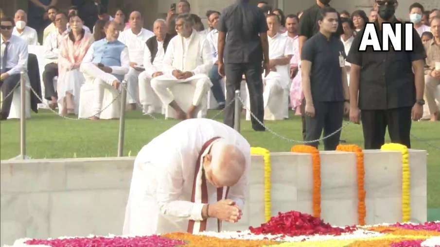 Gandhi Jayanti: महात्मा गांधी की 153वीं जयंती पर राष्ट्रपति, उपराष्ट्रपति, पीएम मोदी व सोनिया गांधी ने अर्पित की श्रद्धांजलि