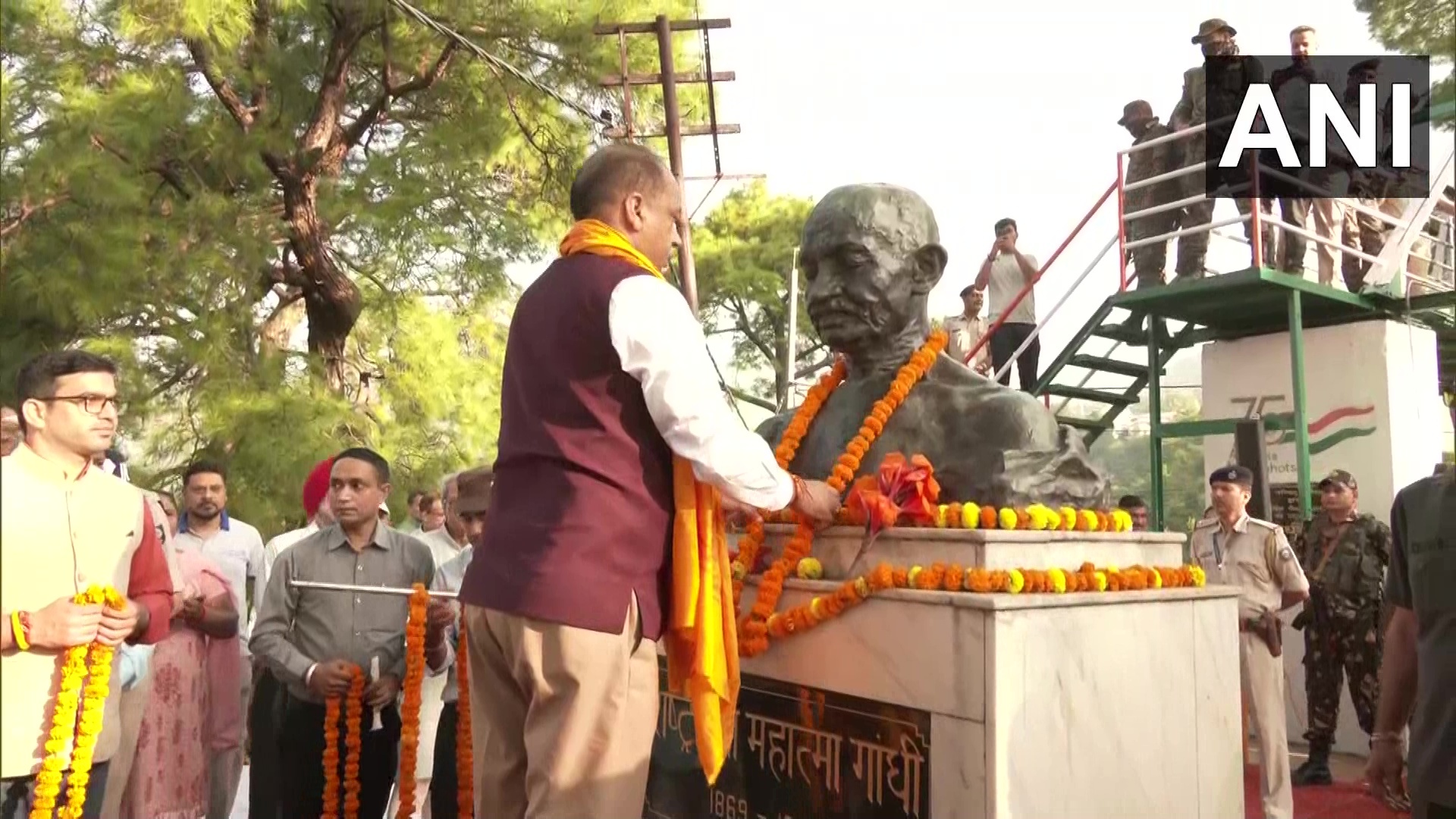Gandhi Jayanti: महात्मा गांधी की 153वीं जयंती पर राष्ट्रपति, उपराष्ट्रपति, पीएम मोदी व सोनिया गांधी ने अर्पित की श्रद्धांजलि