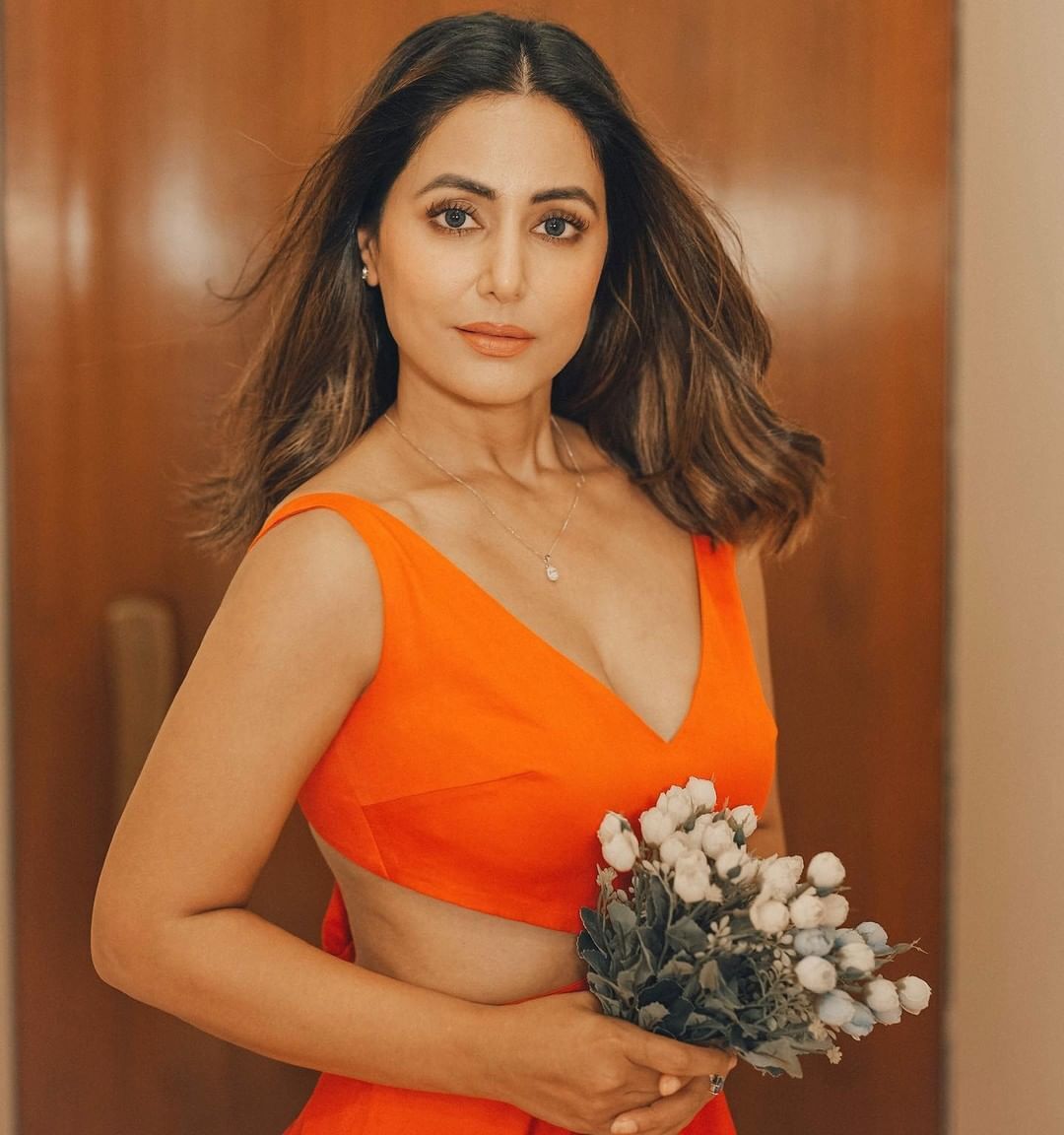 Hina Khan Photos: हिना खान ने लगाया Boldness का तड़का, बिन ब्रा पहने फ्लॉन्ट किया हाई क्लीवेज
