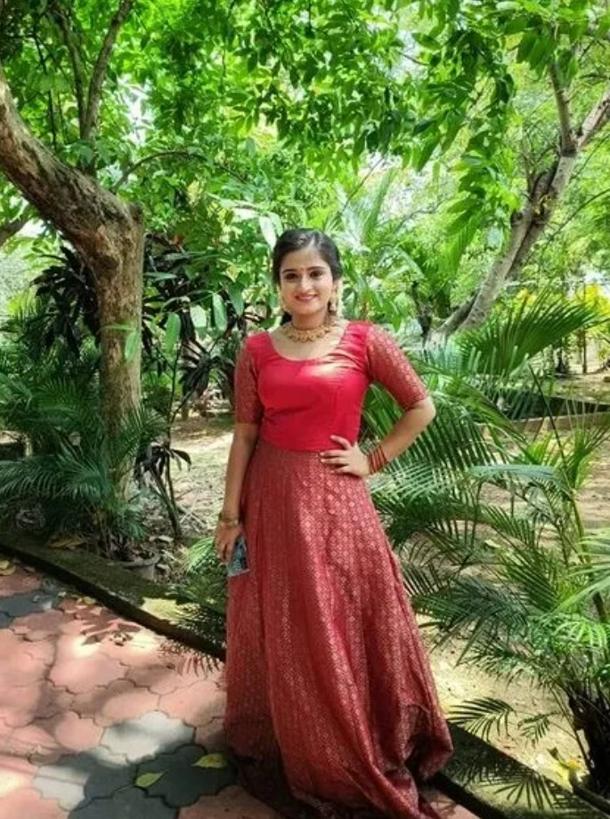 PHOTOS : டாப் நடிகைகளுக்கே டஃப் கொடுக்குறாங்களே! மனதை மயக்கும் டாப் 10 மலையாள சீரியல் நடிகைகள்.. நச் லிஸ்ட் இதோ.. 