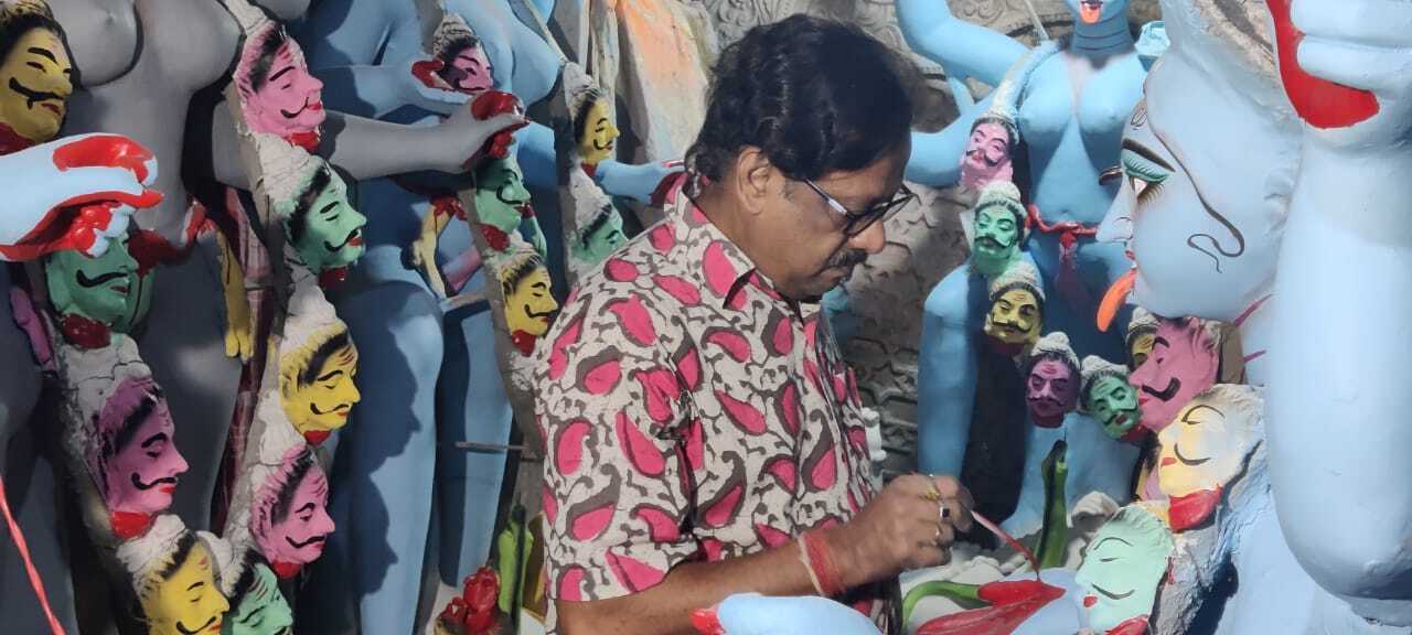 Photos: दिवाली पर मां काली की पूजा के लिए सज गया पश्चिम बंगाल, 2 साल बाद धूमधाम से मनाई जाएगी काली चौदस