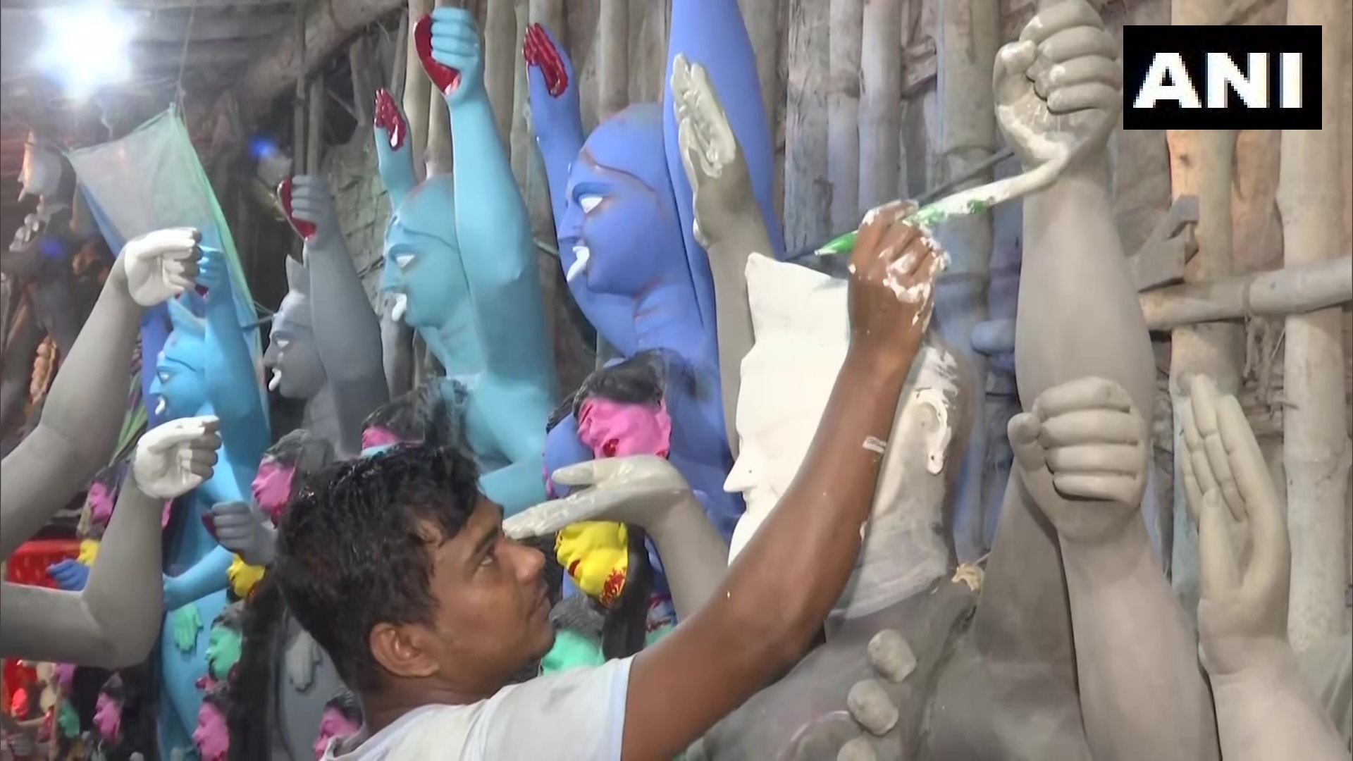 Photos: दिवाली पर मां काली की पूजा के लिए सज गया पश्चिम बंगाल, 2 साल बाद धूमधाम से मनाई जाएगी काली चौदस