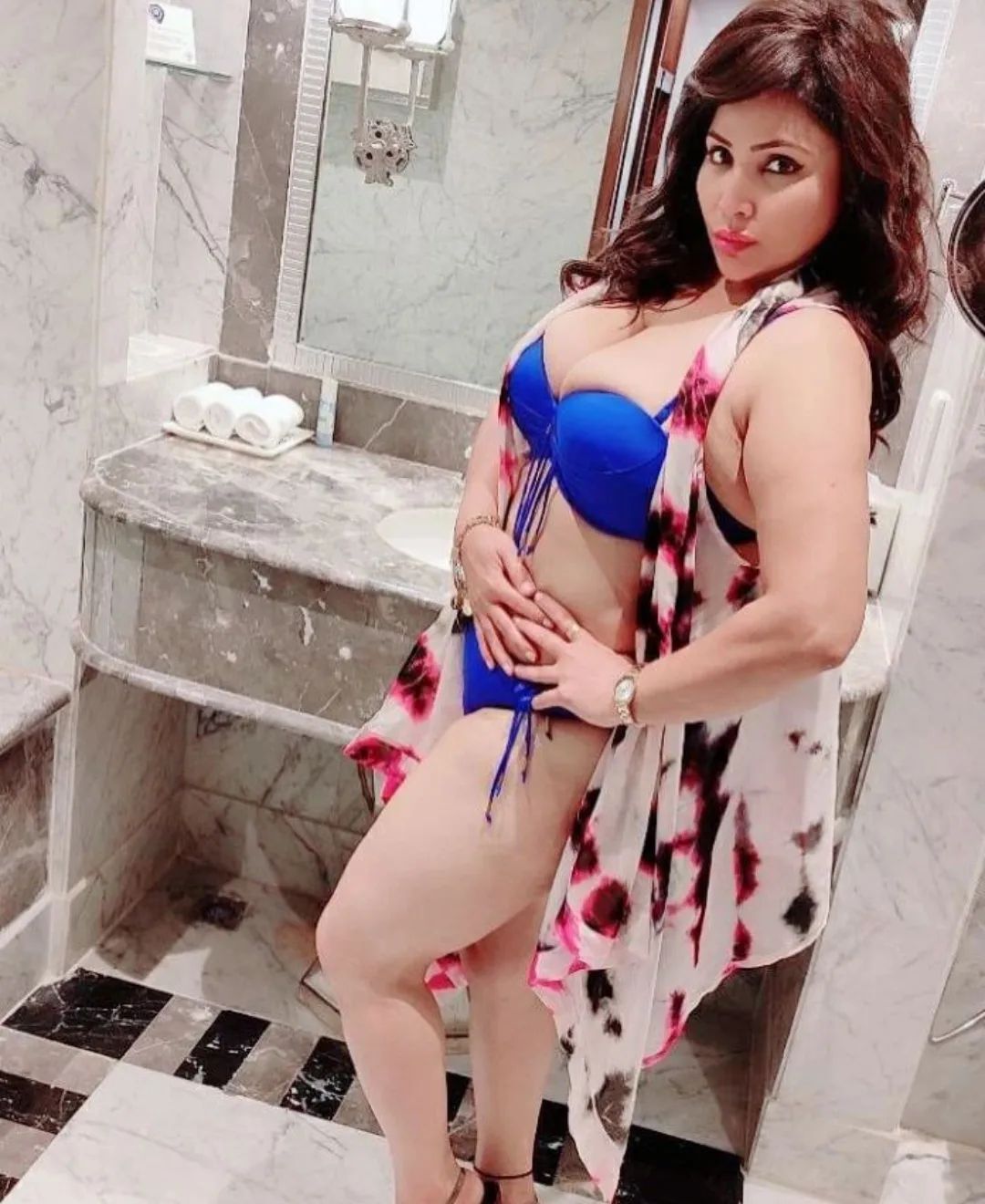 PHOTOS : பிளாக் டிரஸ்ஸில் அழகு தேவதையாக மின்னும் ராஜ்சி வர்மா.. கிறங்கடிக்கும்  வேற லெவல் போட்டோஸ் இதோ!