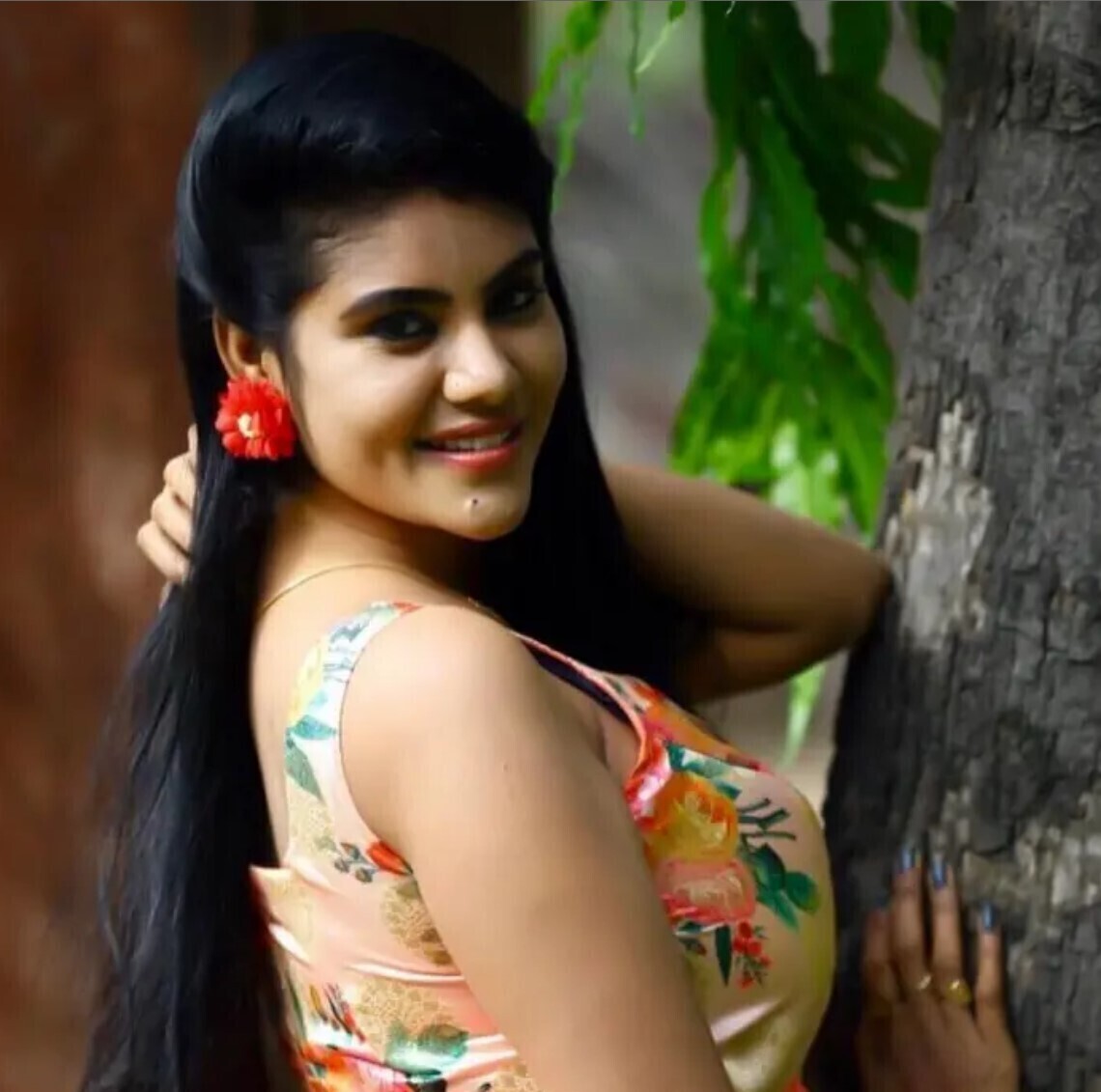 PHOTOS : சீரியல் நடிகையா இவங்க? மியாவுக்கே டஃப் கொடுப்பாங்க போலயே! சைடு போஸில் ஆளை கொள்ளும் அழகு.. தவிக்கும் ரசிகர்கள்!
