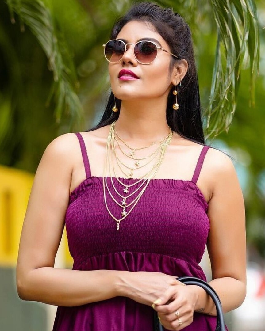 PHOTOS : சீரியல் நடிகையா இவங்க? மியாவுக்கே டஃப் கொடுப்பாங்க போலயே! சைடு போஸில் ஆளை கொள்ளும் அழகு.. தவிக்கும் ரசிகர்கள்!