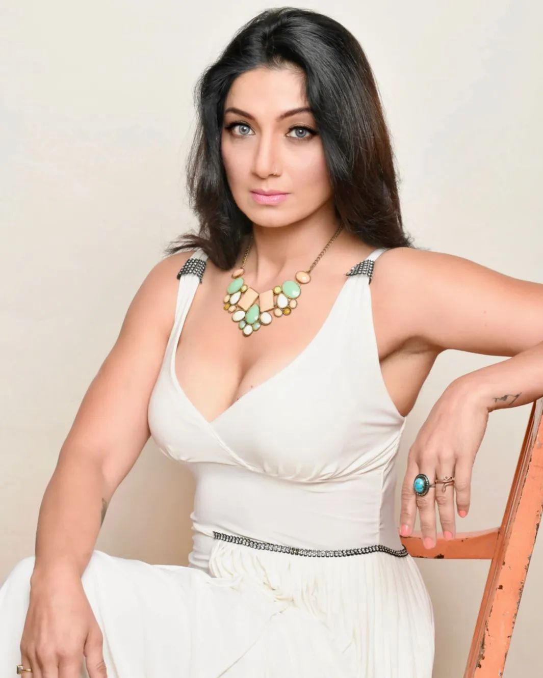 PHOTOS : பிகினியில் க்யூட்டாக வெட்கப்படும் ஆர்த்தி நக்பால்.. ரசிகர்களை மயக்கும் நச் போட்டோஸ் இதோ!