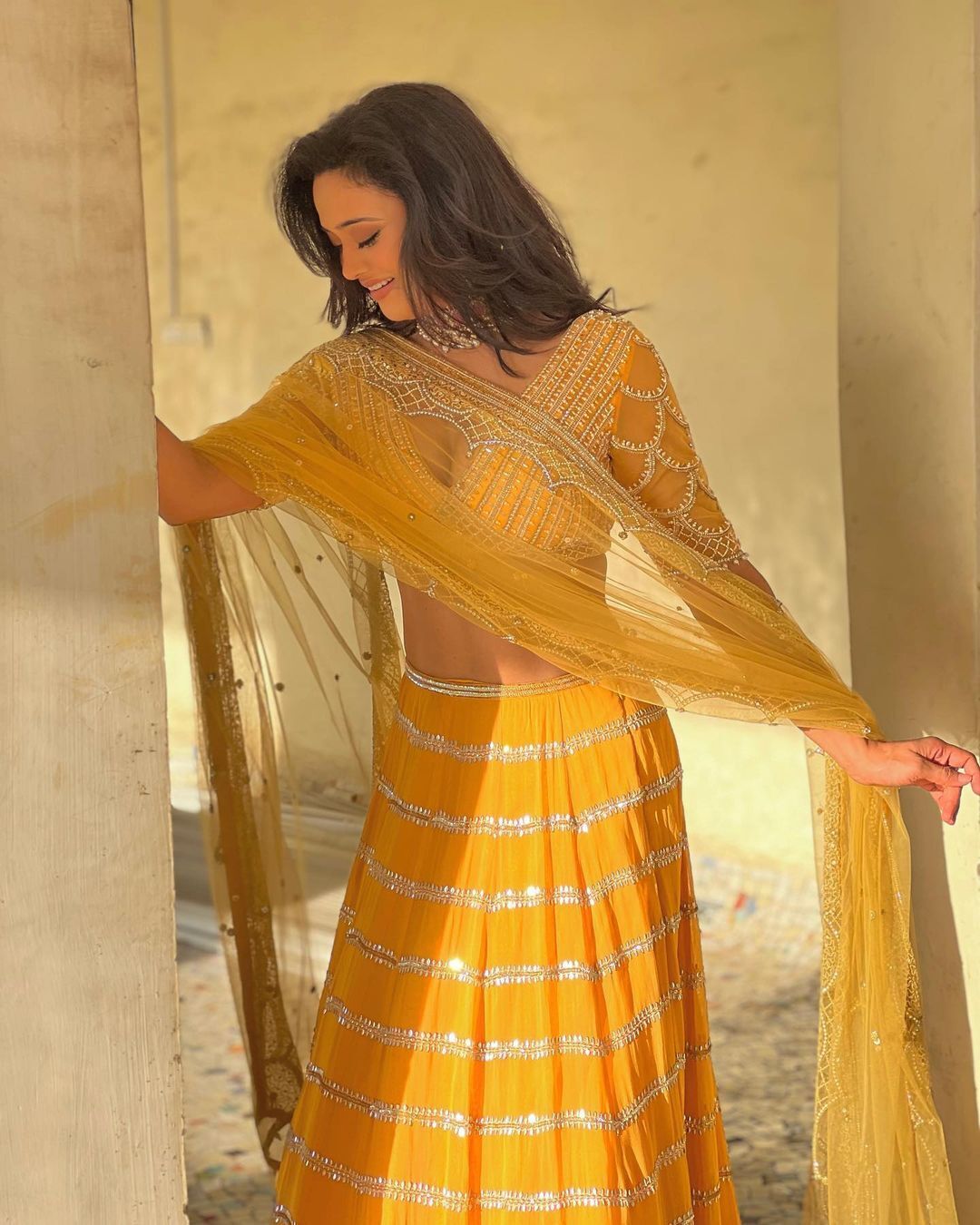 શ્વેતા તિવારીએ ફ્લૉન્ટ કર્યુ ડીપ નેક હાઈ ક્લીવેજ, જુઓ બોલ્ડ લુક Photos