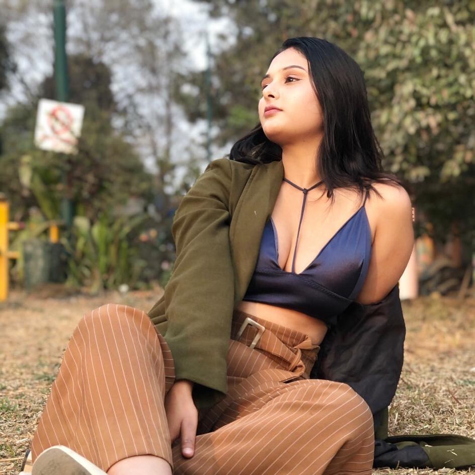 PHOTOS : பிகினியுடன் நீச்சல் குளத்தில் குதூகலமாக போஸ் கொடுத்த ஐஸ்வர்யா.. ரசிகர்களை ஈர்க்கும் நச் ஸ்டில்ஸ் இதோ!