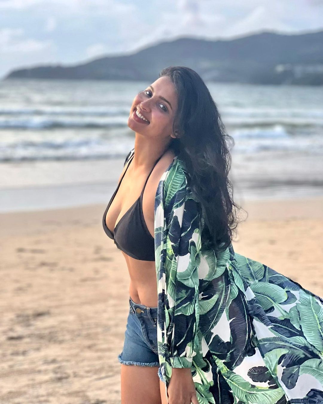 PHOTOS : வாவ்.. பிகினியில் வேற லெவல் போட்டோஷூட்.. நடிகை அனிக்கா விக்ரமனின் லேட்டஸ்ட் க்ளிக்ஸ் இதோ.. 