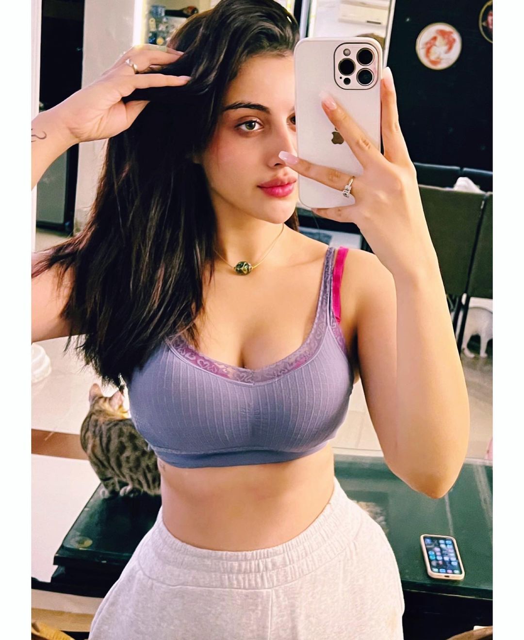 PHOTOS : டைட் டாப்பில் க்யூட்டாக போஸ் கொடுத்த சம்ரீன் கவுர்.. அசர வைக்கும் நச் ஸ்டில்ஸ் இதோ!