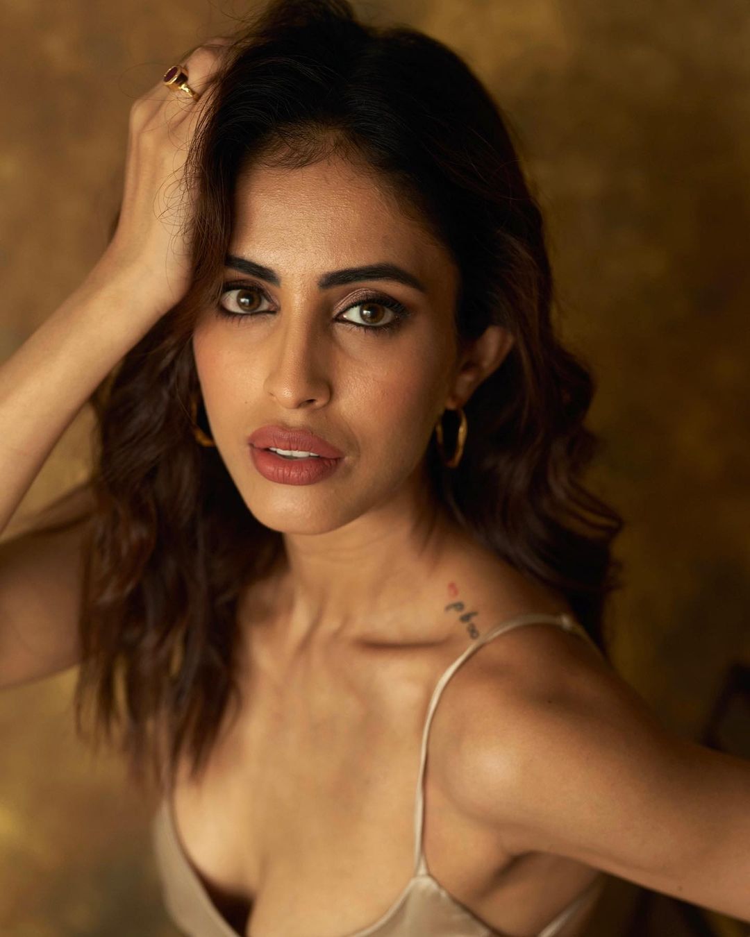 Priya Banerjee Pics: वेब सीरीज में बोल्ड सीन से मचाया तहलका, ये है 'बेकाबू' सीरीज की सबसे Hot एक्ट्रेस 