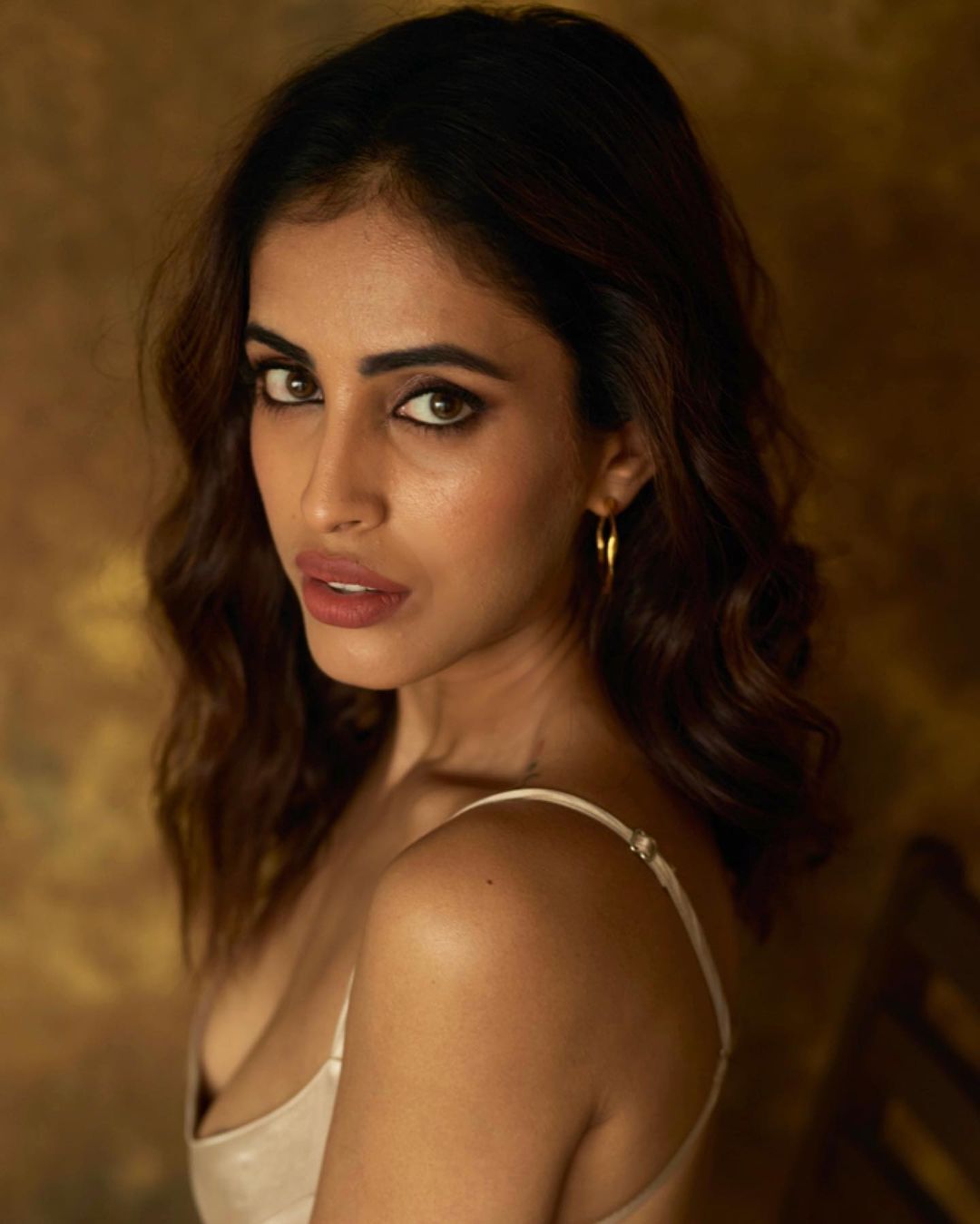 Priya Banerjee Pics: वेब सीरीज में बोल्ड सीन से मचाया तहलका, ये है 'बेकाबू' सीरीज की सबसे Hot एक्ट्रेस 