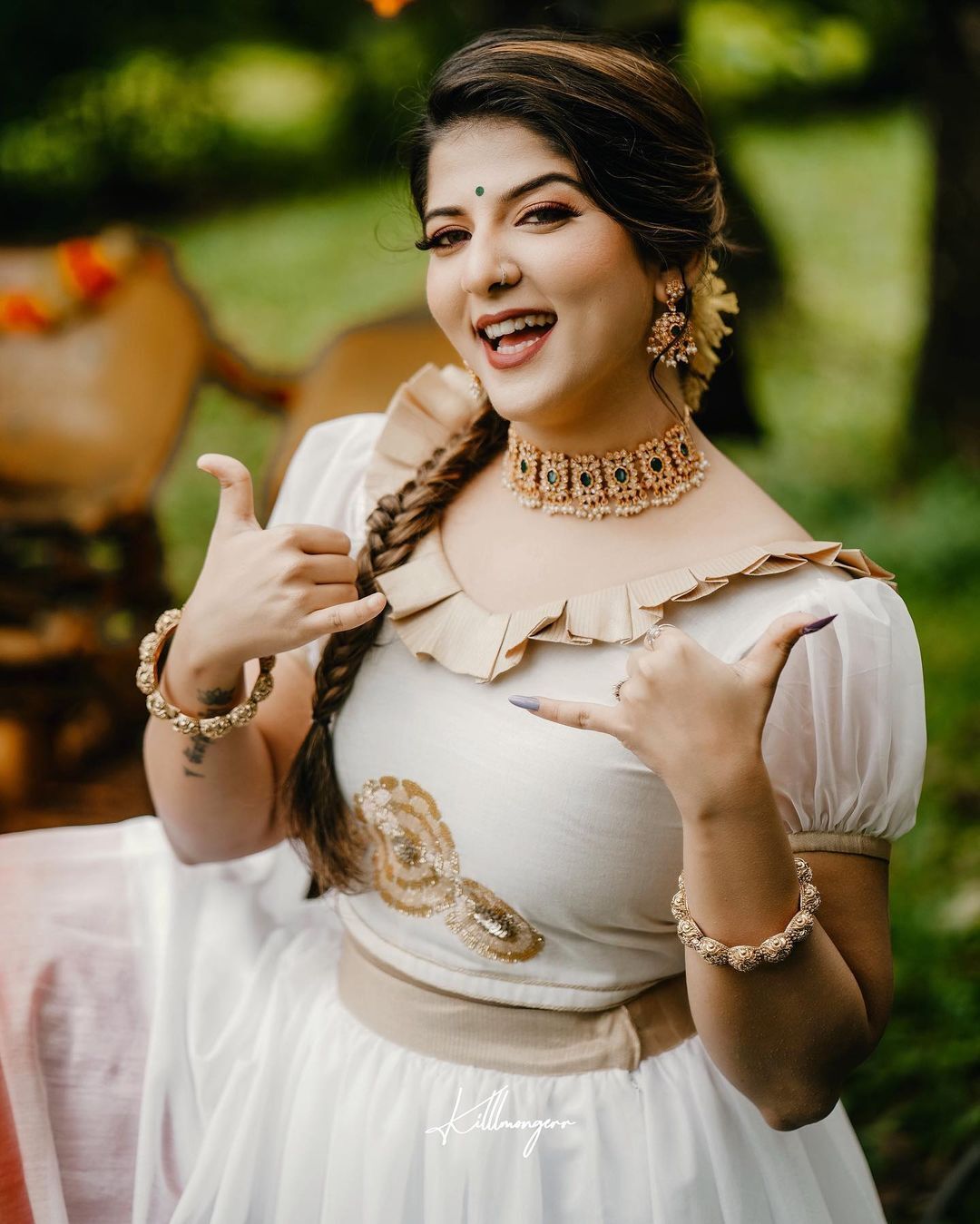 Aswathy S Nair: സാരിയുടുത്ത് കയ്യിൽ ദീപങ്ങളുമായി അശ്വതി നായർ... ഇൻസ്റ്റാഗ്രാമിൽ തരംഗമായ ഫോട്ടോഷുട്ട് ചിത്രങ്ങൾ കാണാം
