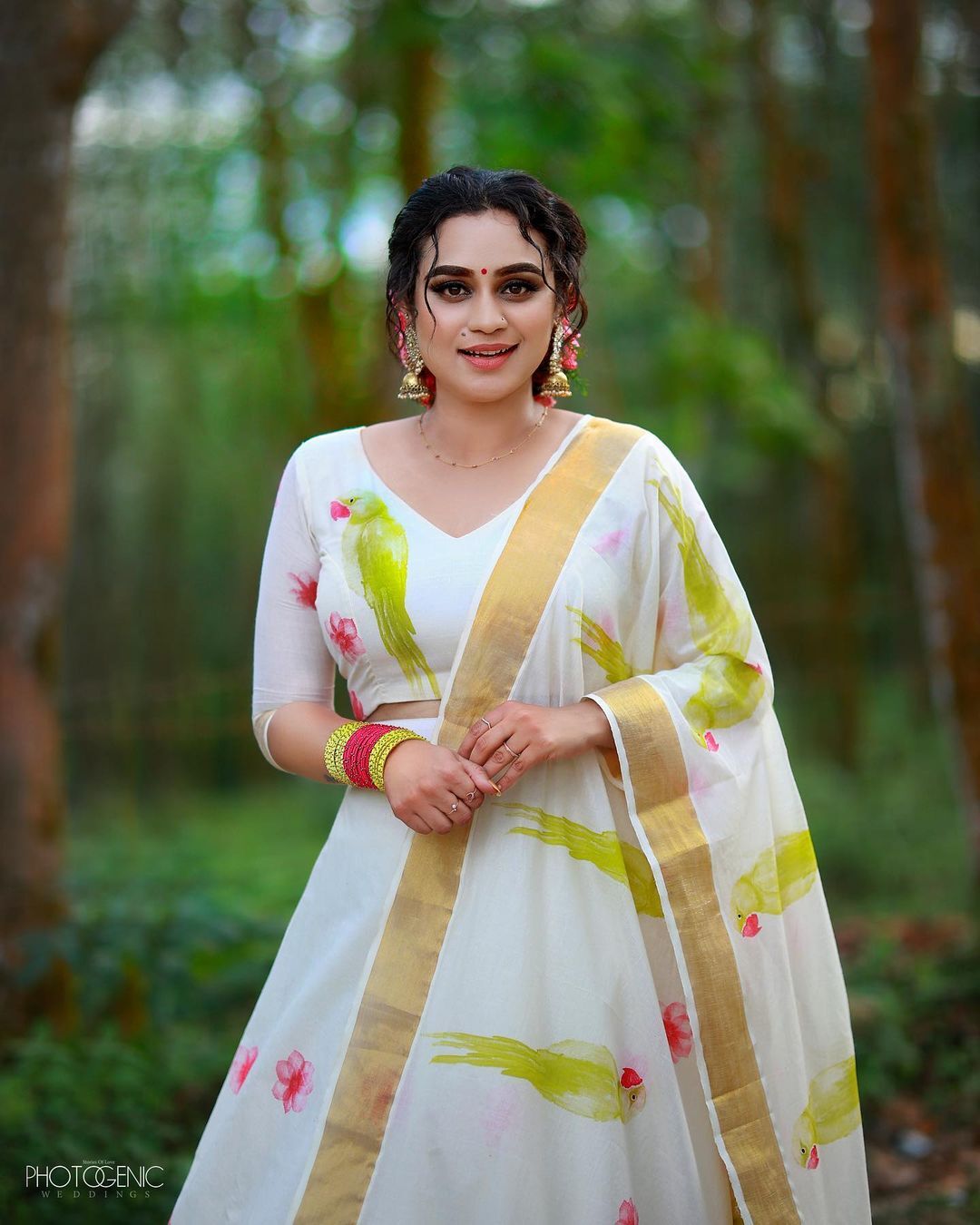 Lakshmi Nakshathra: ഫെസ്റ്റിവൽ എന്നാൽ സാരി മുഖ്യം... കലക്കൻ ലുക്കിൽ ആരാധകരെ ആകർഷിച്ച് ലക്ഷ്മി നക്ഷത്ര