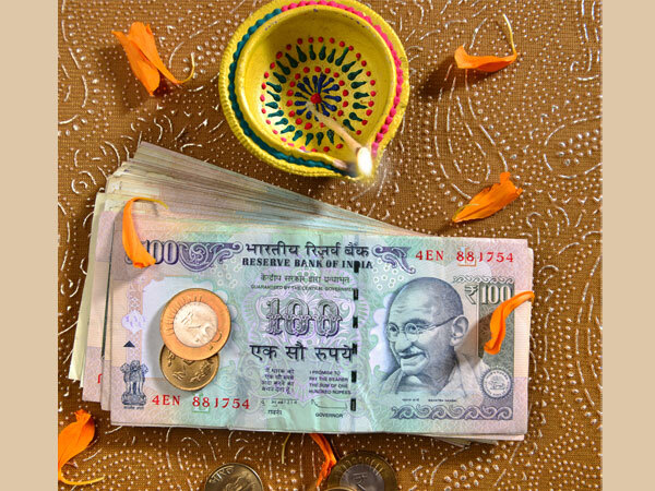 വീട്ടിലേക്ക് ധനം ആകർഷിക്കണോ? വാസ്തുവിലുണ്ട് ചില നിസ്സാര പൊടിക്കൈകള്‍, ഇത് ചെയ്തു നോക്കും, പണം കുമിഞ്ഞ് കൂടും