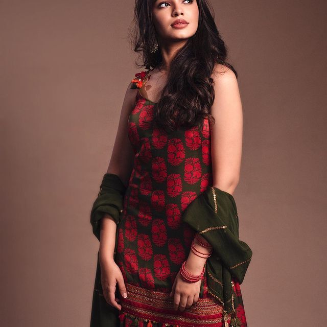 అందాలతో చిత్తుచేస్తున్న టాలీవుడ్ లేటెస్ట్ సెన్సెషన్ కృతిశెట్టి