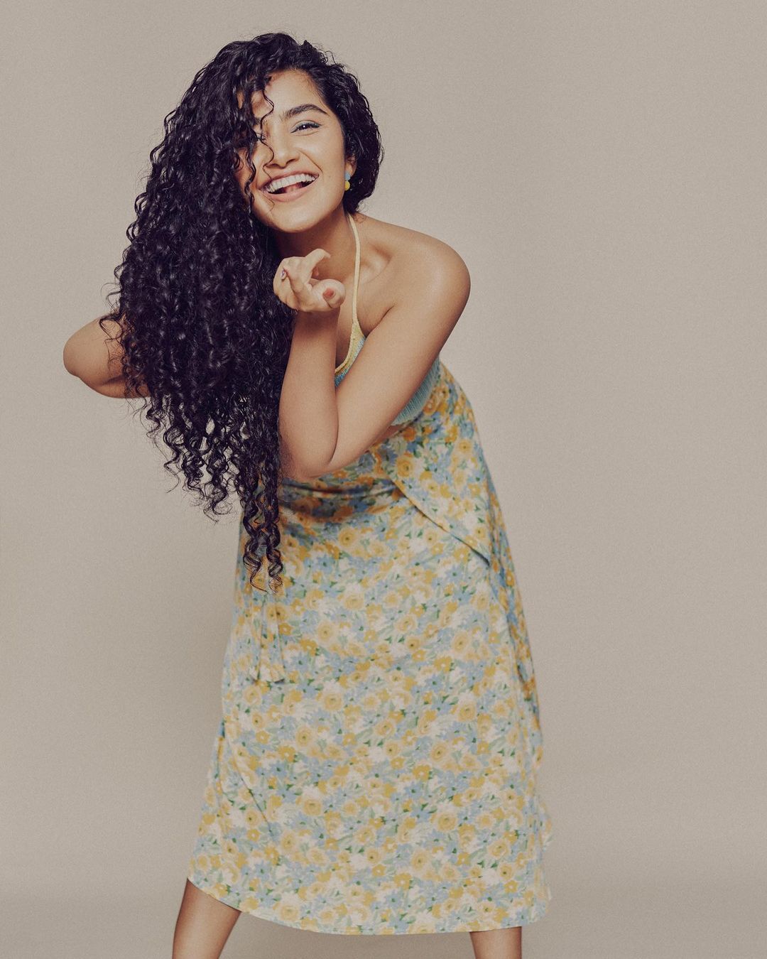 Anupama Parameswaran: അനുപമ അന്നും ഇന്നും ക്യൂട്ടാണ്; പൊളി ലുക്കെന്ന് സോഷ്യല്‍ മീഡിയ, വൈറല്‍ ചിത്രങ്ങള്‍
