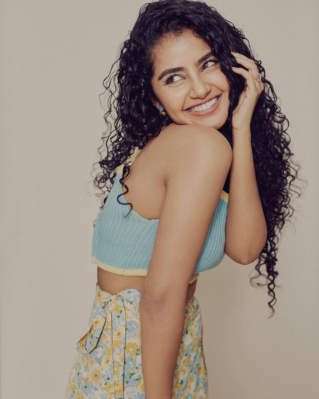 Anupama Parameswaran: അനുപമ അന്നും ഇന്നും ക്യൂട്ടാണ്; പൊളി ലുക്കെന്ന് സോഷ്യല്‍ മീഡിയ, വൈറല്‍ ചിത്രങ്ങള്‍