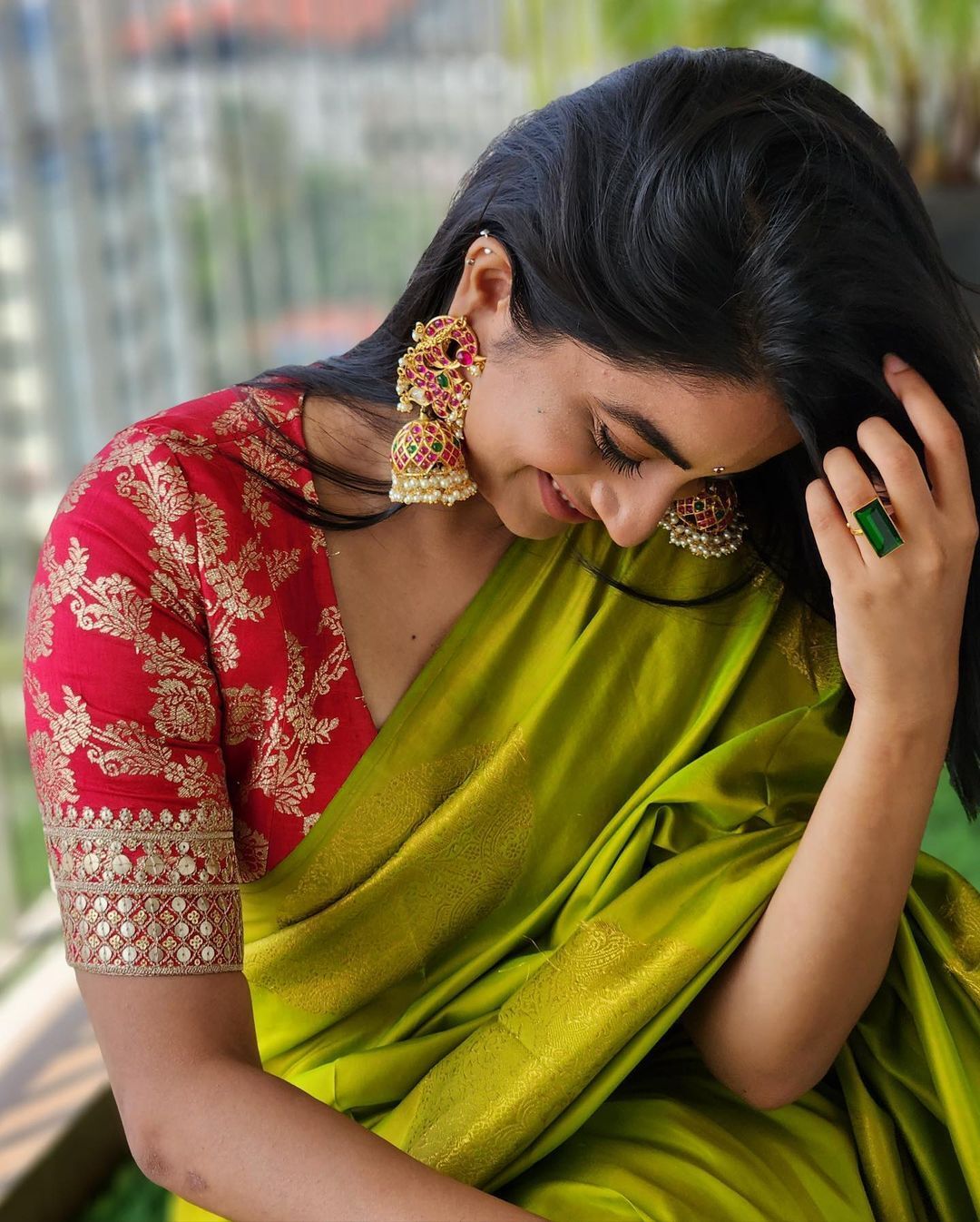 Namitha Pramod: 'ഇത്തിരി നാണം പെണ്ണിൻ കവിളിൽ കുങ്കുമമേകുന്നു'; സാരിയിൽ ചിരിതൂകി നമിത പ്രമോദ്!