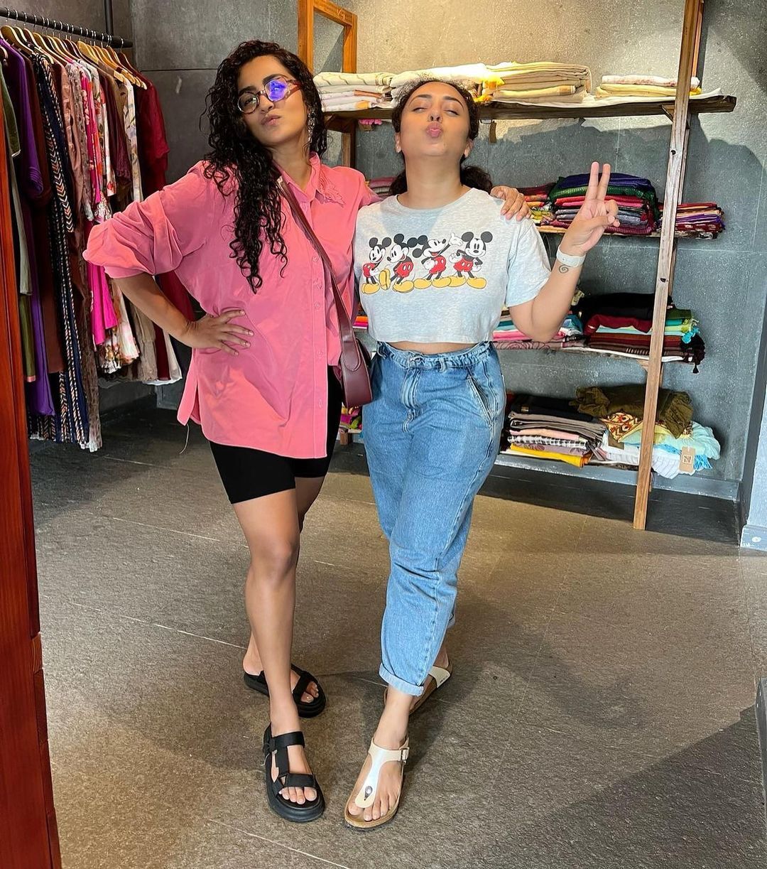 Parvathy Thiruvothu: പേളിയുടെ ക്യാമറയിൽ വമ്പന്‍ മേക്കോവറില്‍ പാര്‍വ്വതി; അടിപൊളി ലുക്കെന്ന് ആരാധകര്‍