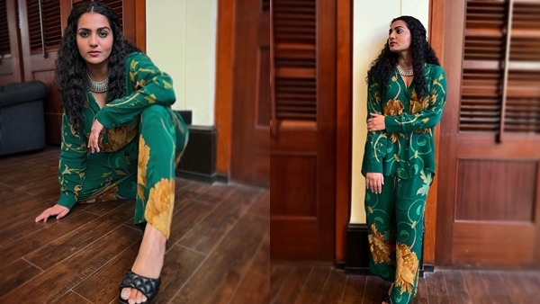 Parvathy Thiruvothu: ഇതാണ് ശരിക്കും വണ്ടർ വുമൺ... നീലയിൽ സ്റ്റൈലൻ ലുക്കിൽ പാർവ്വതി തിരുവോത്ത്, പുത്തൻ ചിത്രങ്ങൾ കാണാം 