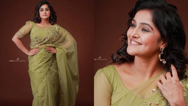 Ramya Nambessan:  സാരിയില്‍ അണിഞ്ഞാല്‍ രമ്യ പിന്നെ വേറെ ലെവലാ...; അടിപൊളിയെന്ന് ആരാധകര്‍, വൈറല്‍ ചിത്രങ്ങള്‍