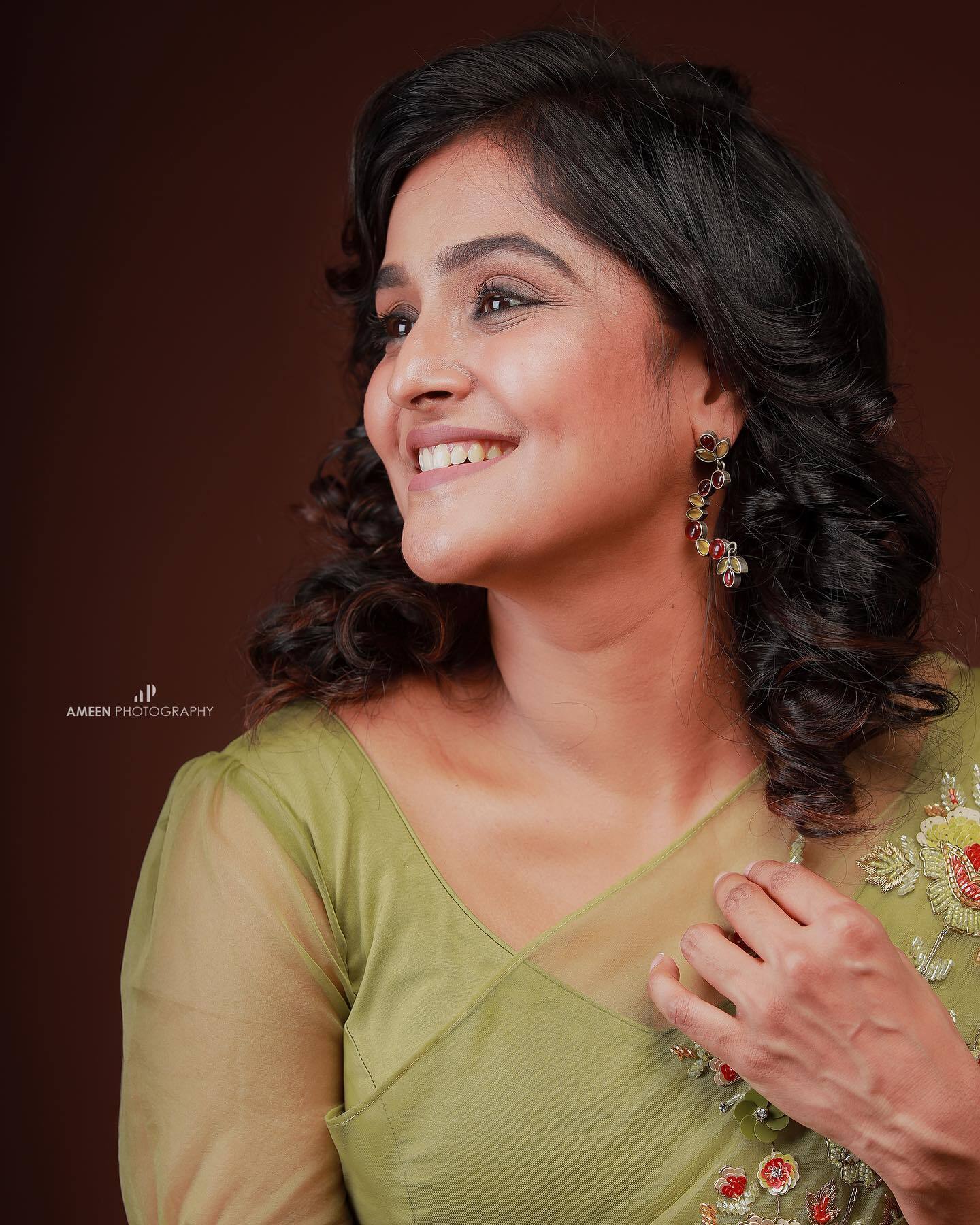 Ramya Nambessan:  സാരിയില്‍ അണിഞ്ഞാല്‍ രമ്യ പിന്നെ വേറെ ലെവലാ...; അടിപൊളിയെന്ന് ആരാധകര്‍, വൈറല്‍ ചിത്രങ്ങള്‍