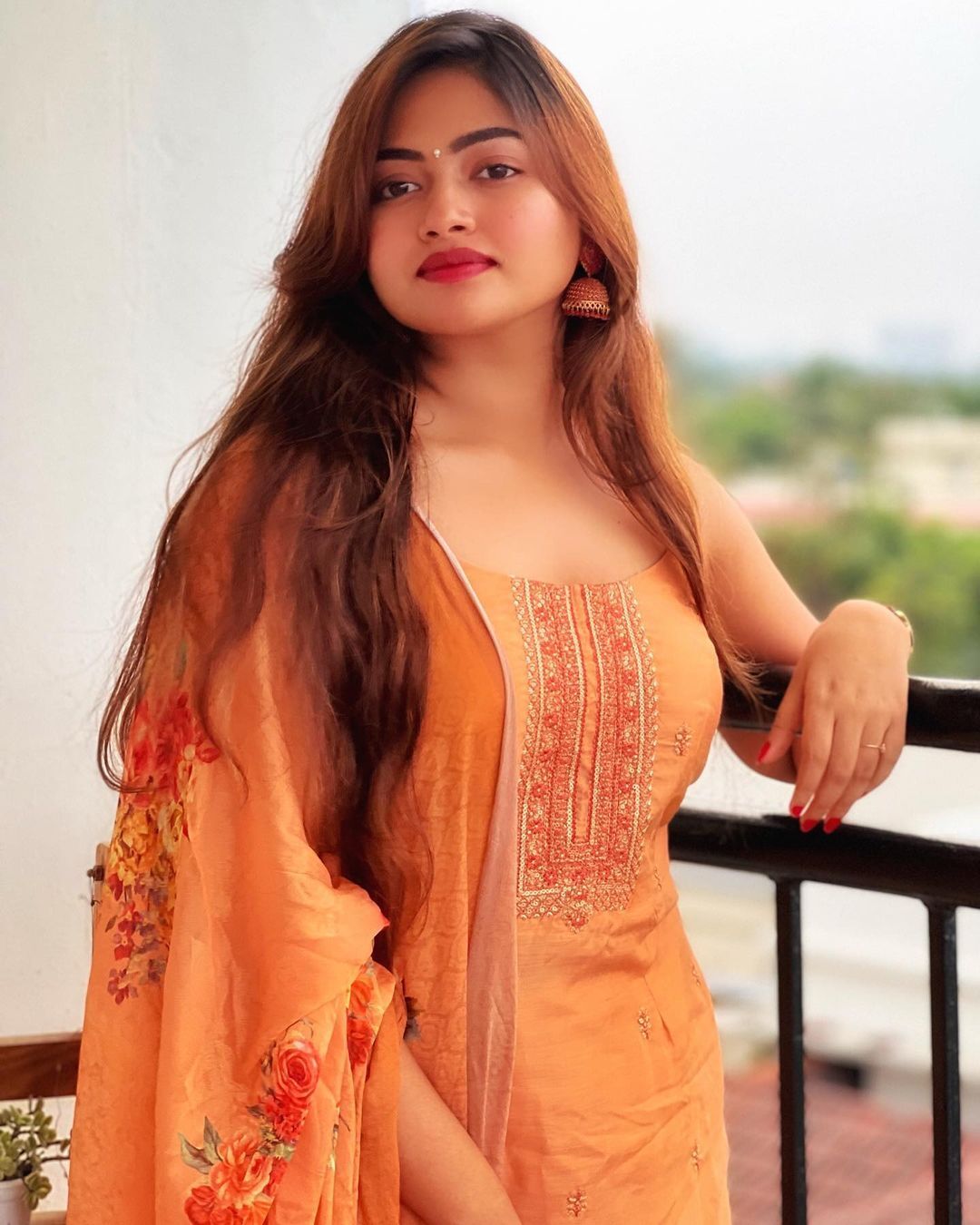 Shaalin Zoya: ഗ്ലാമറസ് ലുക്കില്‍ കടലോളങ്ങളെ തഴുകി ഷാലിൻ; കണ്ണെടുക്കാൻ തോന്നുന്നില്ലെന്ന് ആരാധകർ 