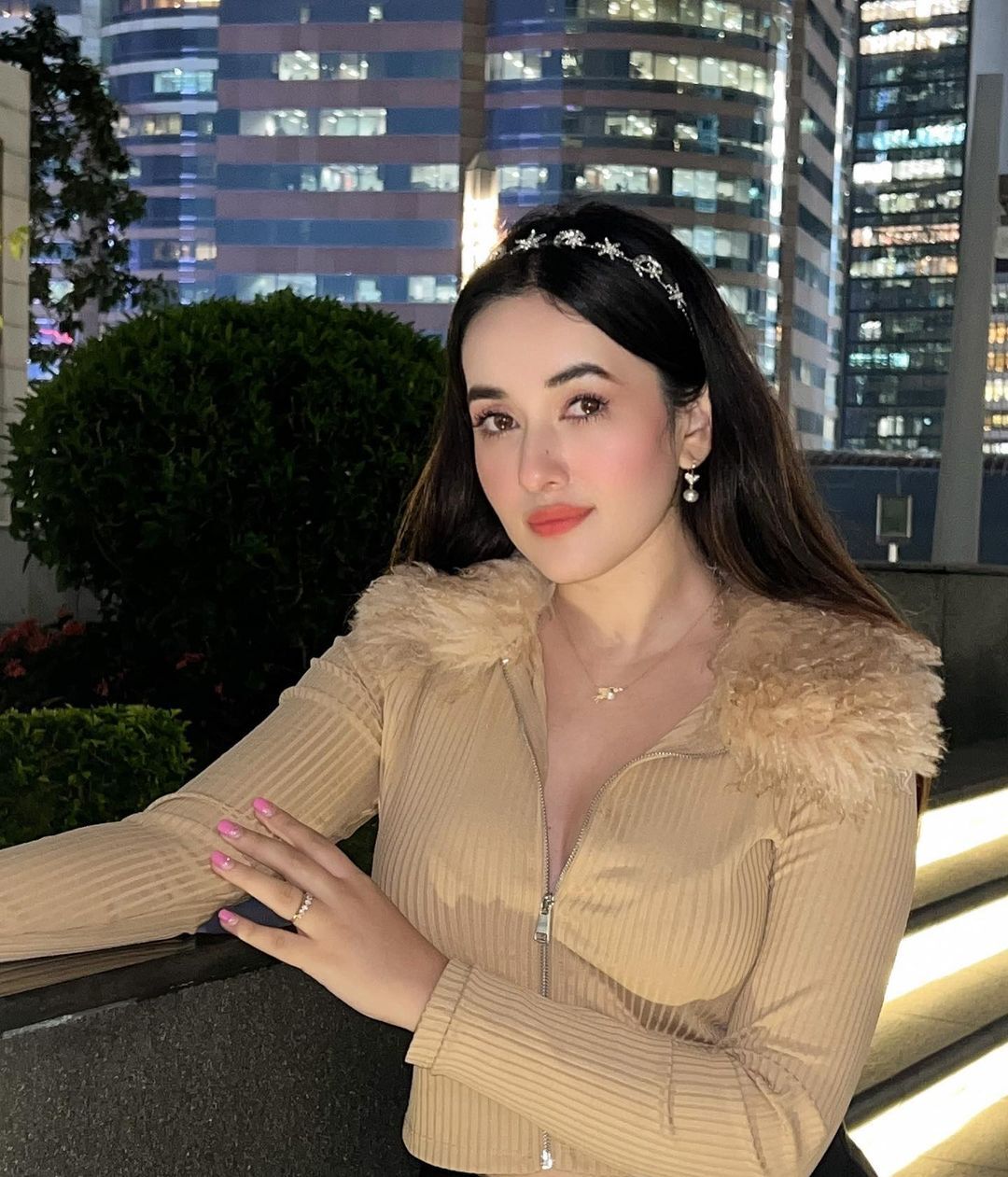 Aditi Budhathoki: इस नेपाली एक्ट्रेस पर चढ़ा बोल्डनेस का खुमार, टॉप की ...