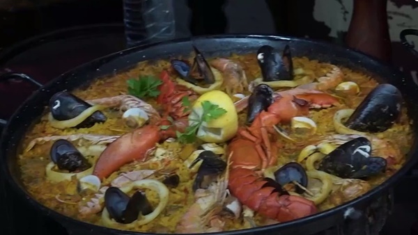 Food: ജപ്പാന്‍റെ സ്വന്തം സുഷി മുതല്‍ സ്പെയിനിന്റെ പെല്ല വരെ: ജീവിതത്തില്‍ ഒരിക്കലെങ്കിലും കഴിച്ചിരിക്കേണ്ട വിഭവങ്ങള്‍