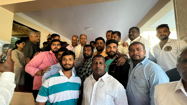 Siddaramaiah visits Kusuma Hanumantarayappa's residence