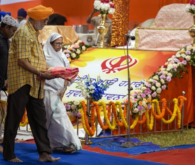 Guru Nanak Dev Birth Anniversary Celebrations Across India - Oneindia