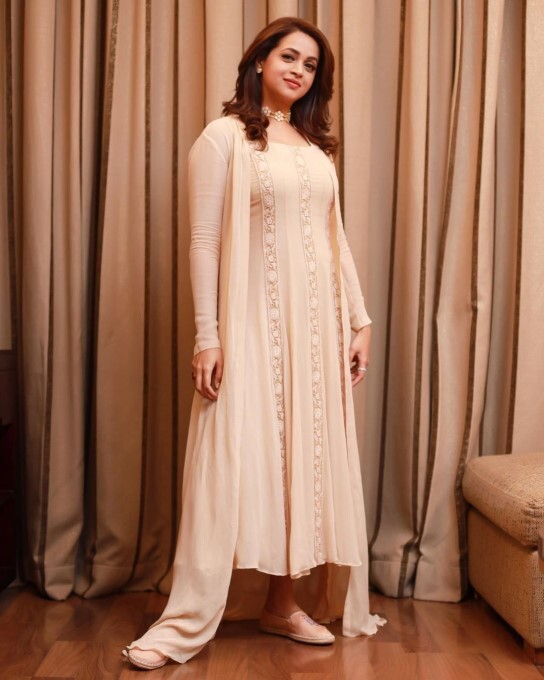 Mollywood Actress Bhavana Looks Beautiful In Latest Photos