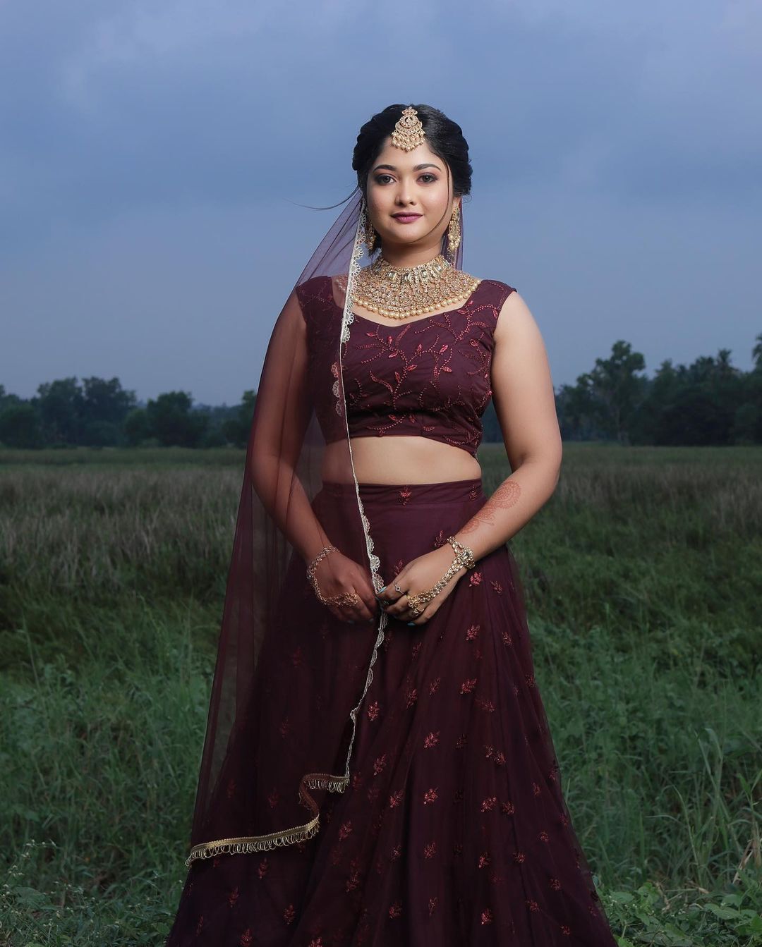 Aishwarya Ramsai: വിവാഹമായോ? ബ്രൈഡൽ ലുക്കിൽ ആരാധകരെ കൺഫ്യൂസ് ചെയ്യിച്ച് നടി ഐശ്വര്യ റാംസായി, ചിത്രങ്ങൾ കാണാം