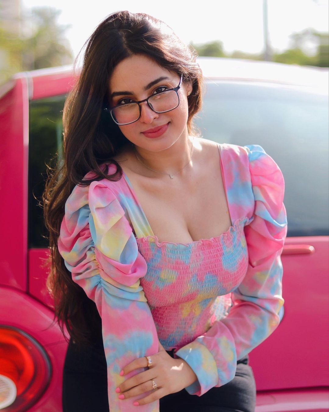 PHOTOS : டைட் டாப்பில் வசீகரிக்கும் அழகில் ஆயிஷா கான்.. கிறங்கடிக்கும் நச் போட்டோஸ் இதோ!