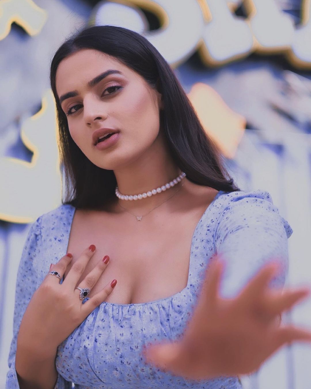 PHOTOS : டைட் டாப்பில் வசீகரிக்கும் அழகில் ஆயிஷா கான்.. கிறங்கடிக்கும் நச் போட்டோஸ் இதோ!