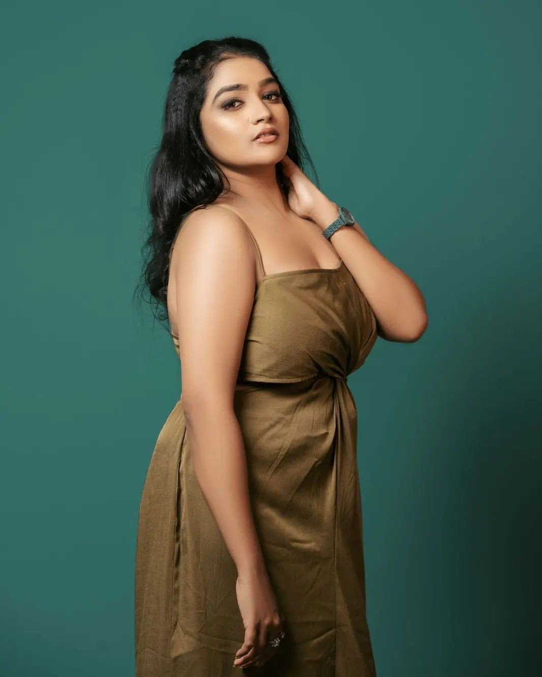 PHOTOS : குட்டி உடையில் க்யூட்டாக சிரிக்கும் நடிகை லாவண்யா.. ரசிகர்களை 