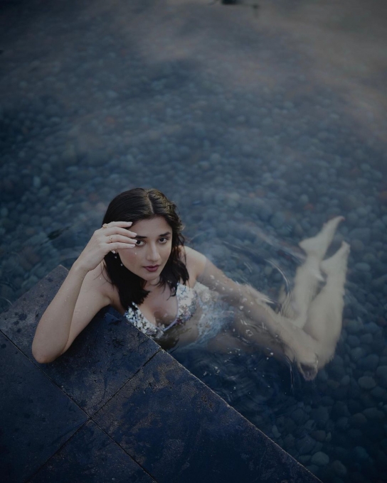 PHOTOS : குட்டி உடையில் பீச்சில் ஆட்டம் போடும் கனிகா மன்.. அசர வைக்கும் லேட்டஸ்ட் பிக்ஸ் இதோ!