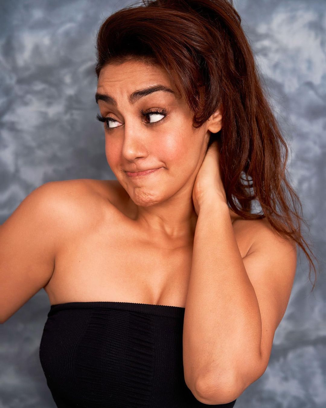 PHOTOS : ப்பா.. என்ன அழகு! நடிகை மஹேக் சஹலின் வசீகரிக்கும் கலக்கல் போட்டோஸ் இதோ!