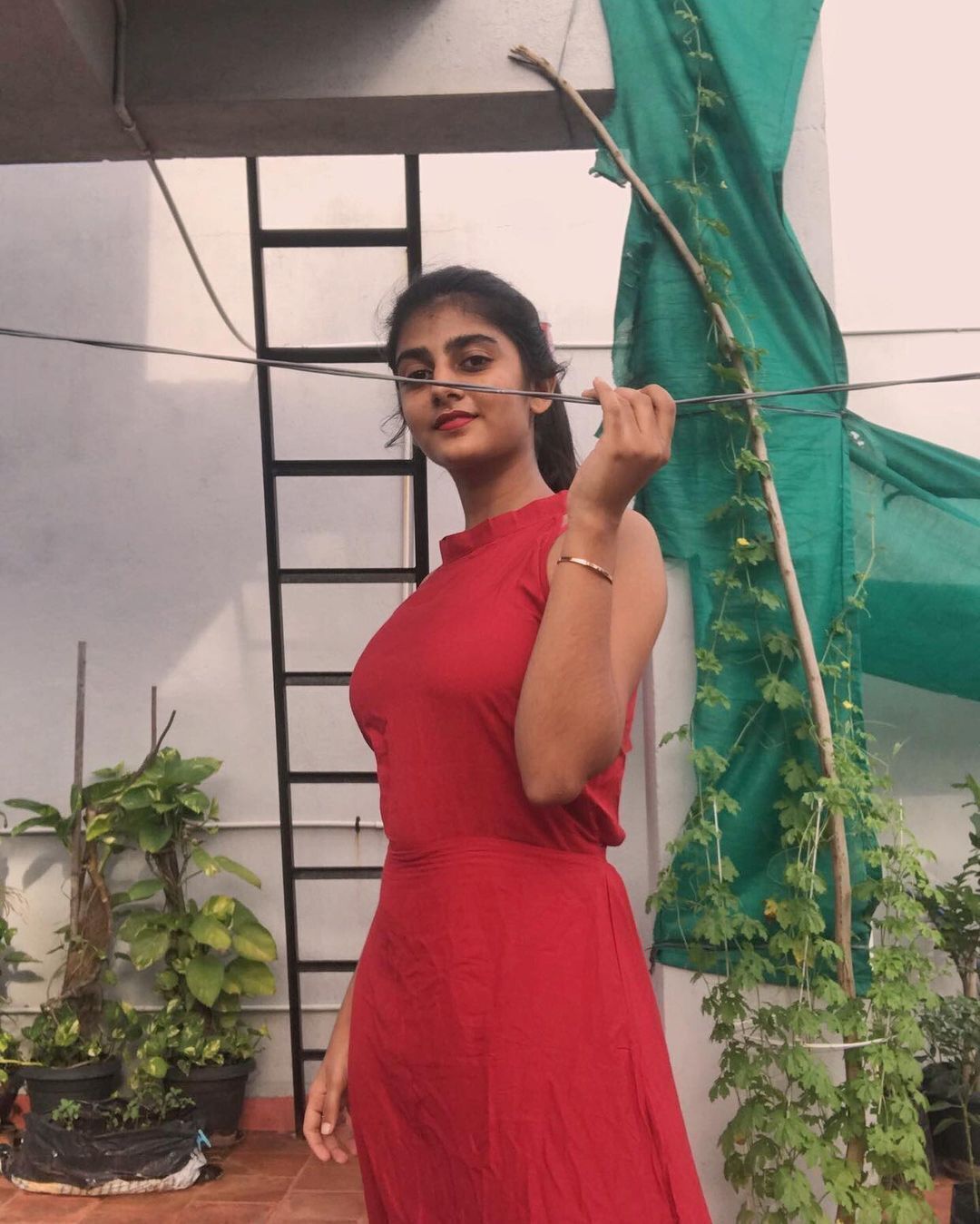 PHOTOS : சைடு போஸில் ரசிகர்களை சொக்கவைக்கும் சீரியல் நடிகை.. கேப்ரியல்லாவின் கலக்கல் க்ளிக்ஸ் இதோ..  