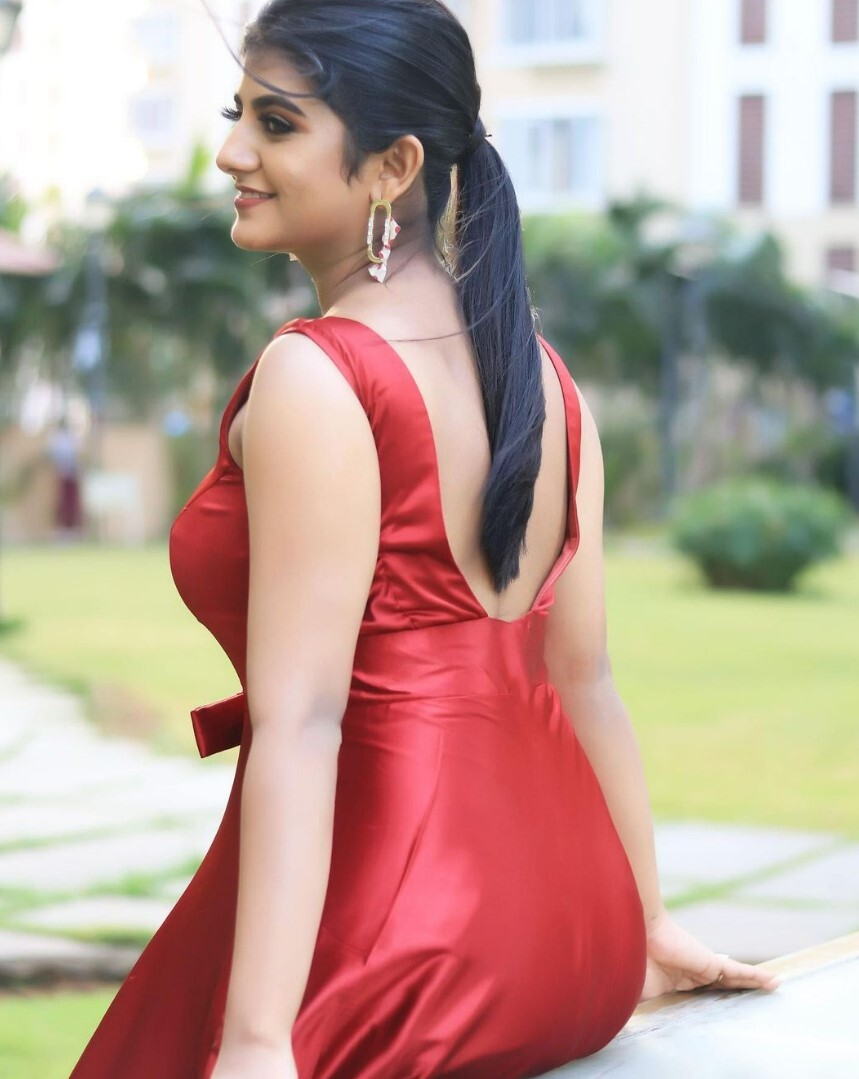 PHOTOS : சைடு போஸில் ரசிகர்களை சொக்கவைக்கும் சீரியல் நடிகை.. கேப்ரியல்லாவின் கலக்கல் க்ளிக்ஸ் இதோ..  