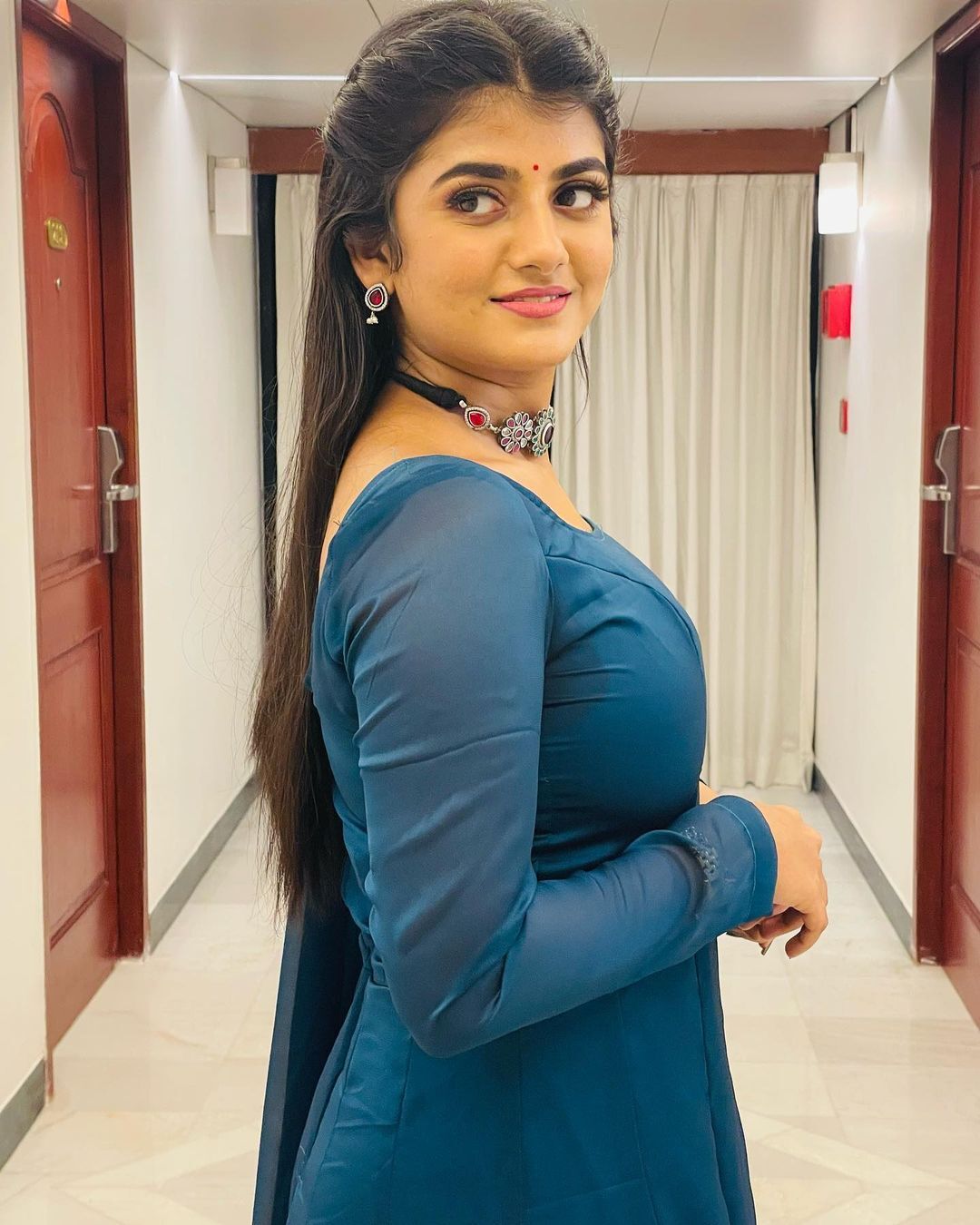 PHOTOS : சைடு போஸில் ரசிகர்களை சொக்கவைக்கும் சீரியல் நடிகை.. கேப்ரியல்லாவின் கலக்கல் க்ளிக்ஸ் இதோ..  