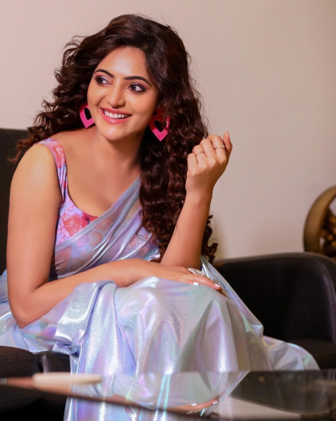 PHOTOS : கொள்ளை கொள்ளும் அழகு..! 'முருங்கைக்காய் சிப்ஸ்' பட நடிகையின் அசத்தல் பிக்ஸ்.. 